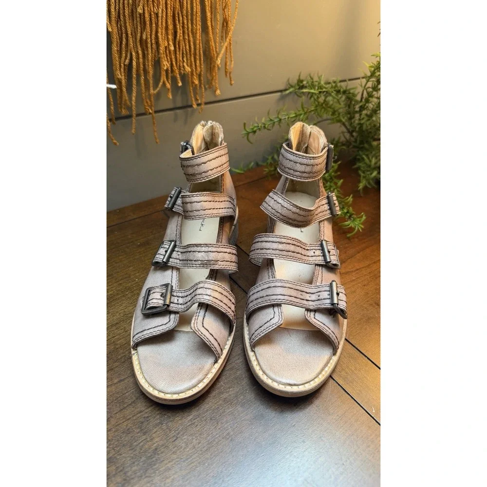 Gimmicks Sandals Womens Size 6.5 Tan Navaline Gladiator Zip Buckle CW1127-230